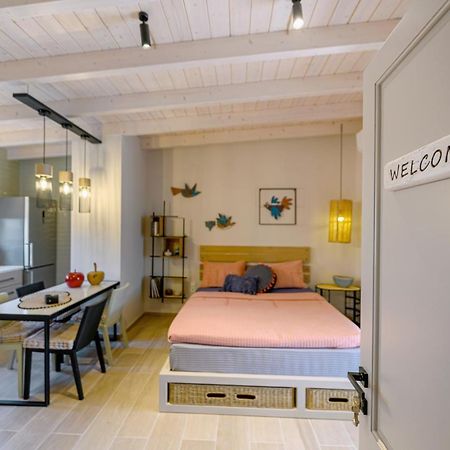 Fiorela'S Casa- A Stylish Loft Apartment In The Heart Of Preveza Buitenkant foto